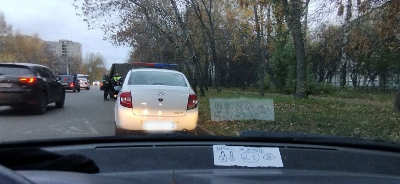 Ярославцы стали сообщать о случаях вручения повесток водителям сотрудниками ГИБДД