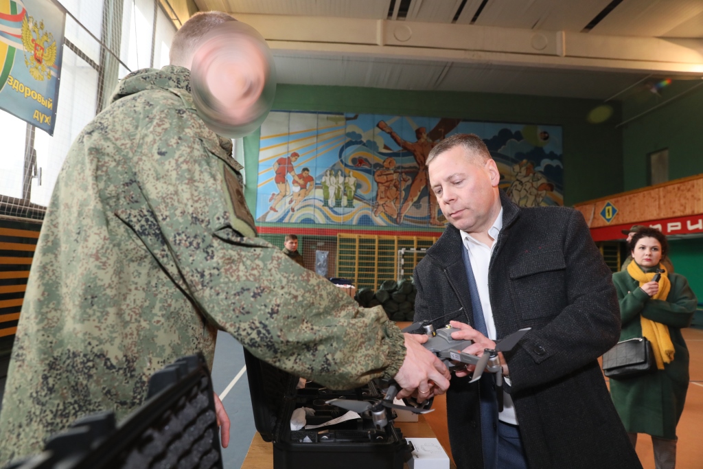 Михаил Евраев передал мобилизованным дополнительное снаряжение