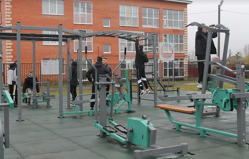 В Ярославской области в рамках нацпроекта открыли современную спортплощадку