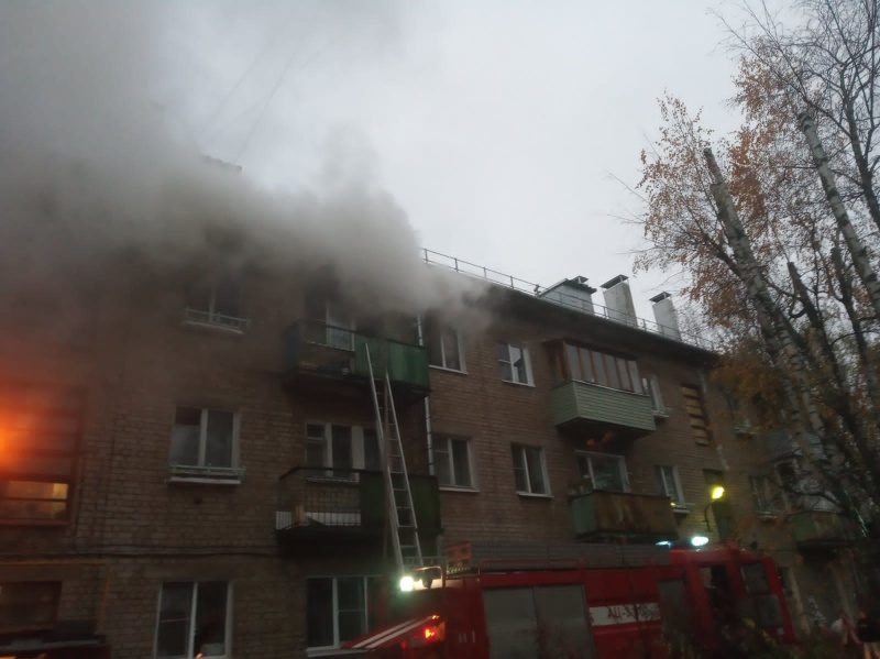 В Ярославле эвакуировали многоквартирный жилой дом из-за пожара