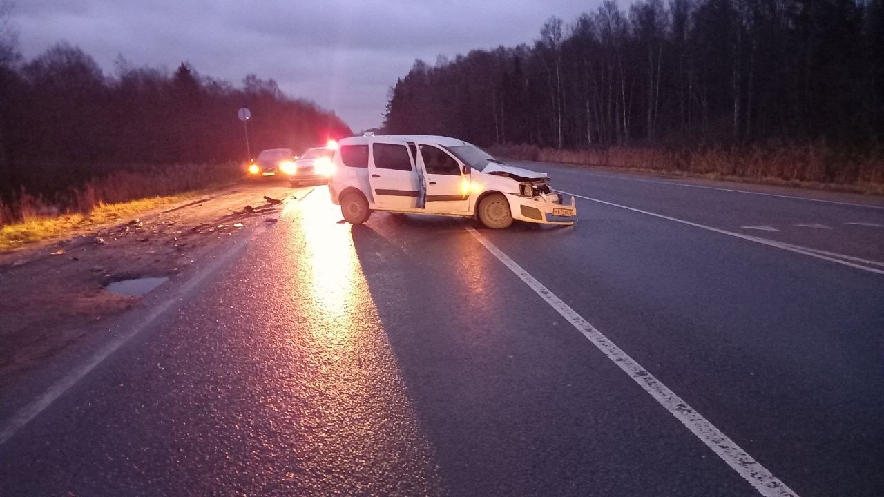 Не уступил дорогу: в ДТП в Ярославской области пострадали шесть человек