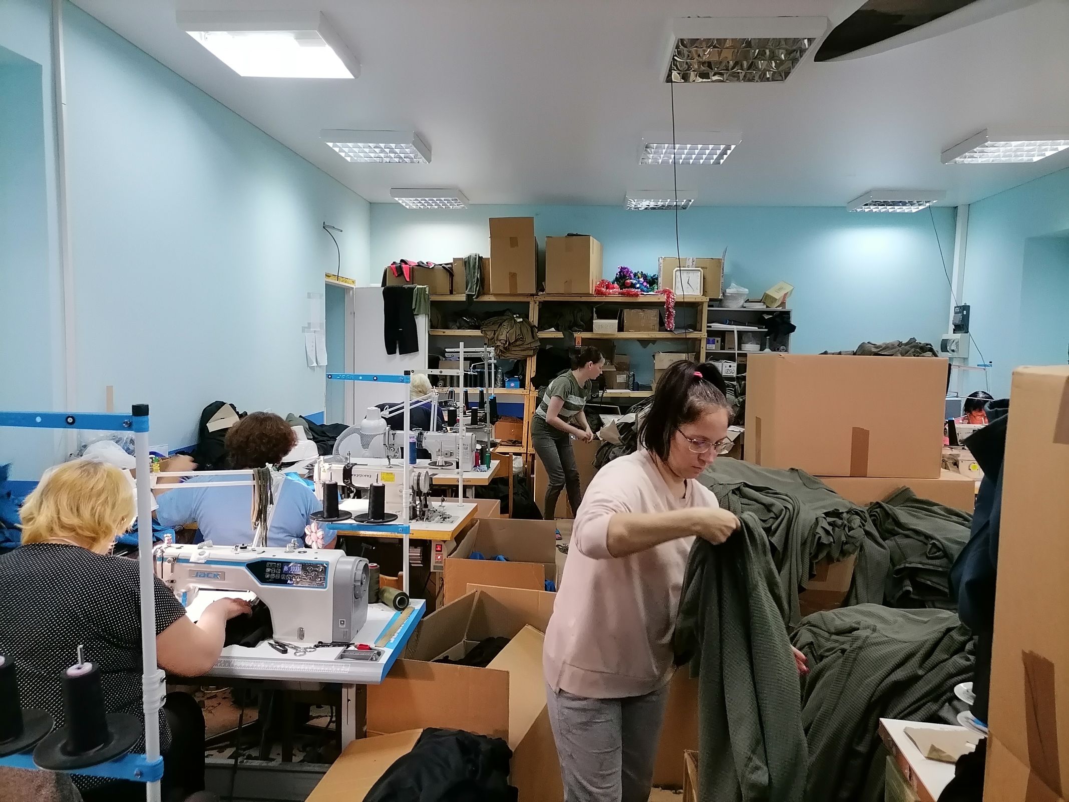 Ярославские швейные производства увеличивают выпуск одежды для военнослужащих