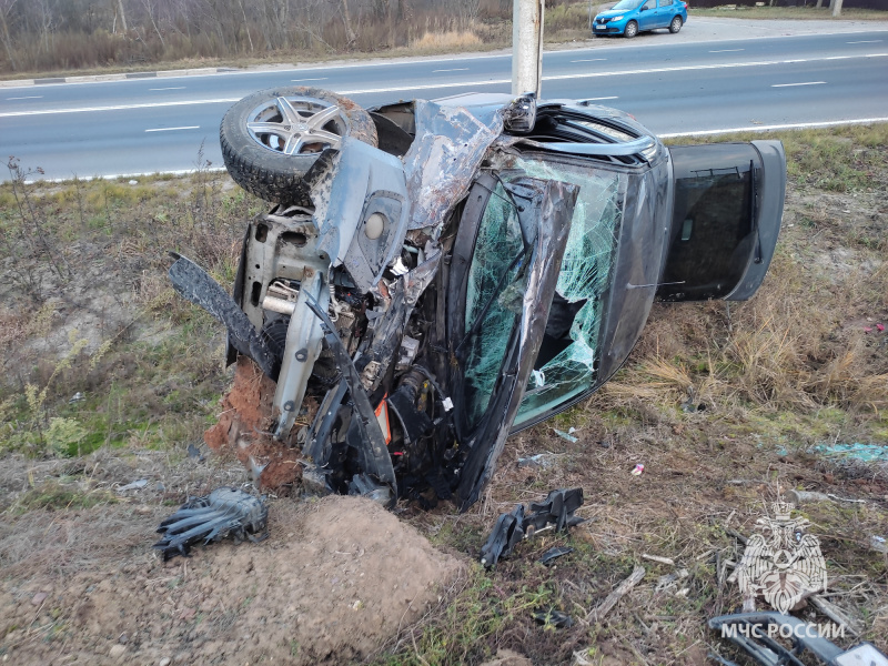 В результате ДТП с грузовиком в Ярославской области пассажирка легковушки получила ранения