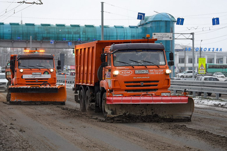 В Ярославле на уборку дорог и тротуаров вышло 58 машин