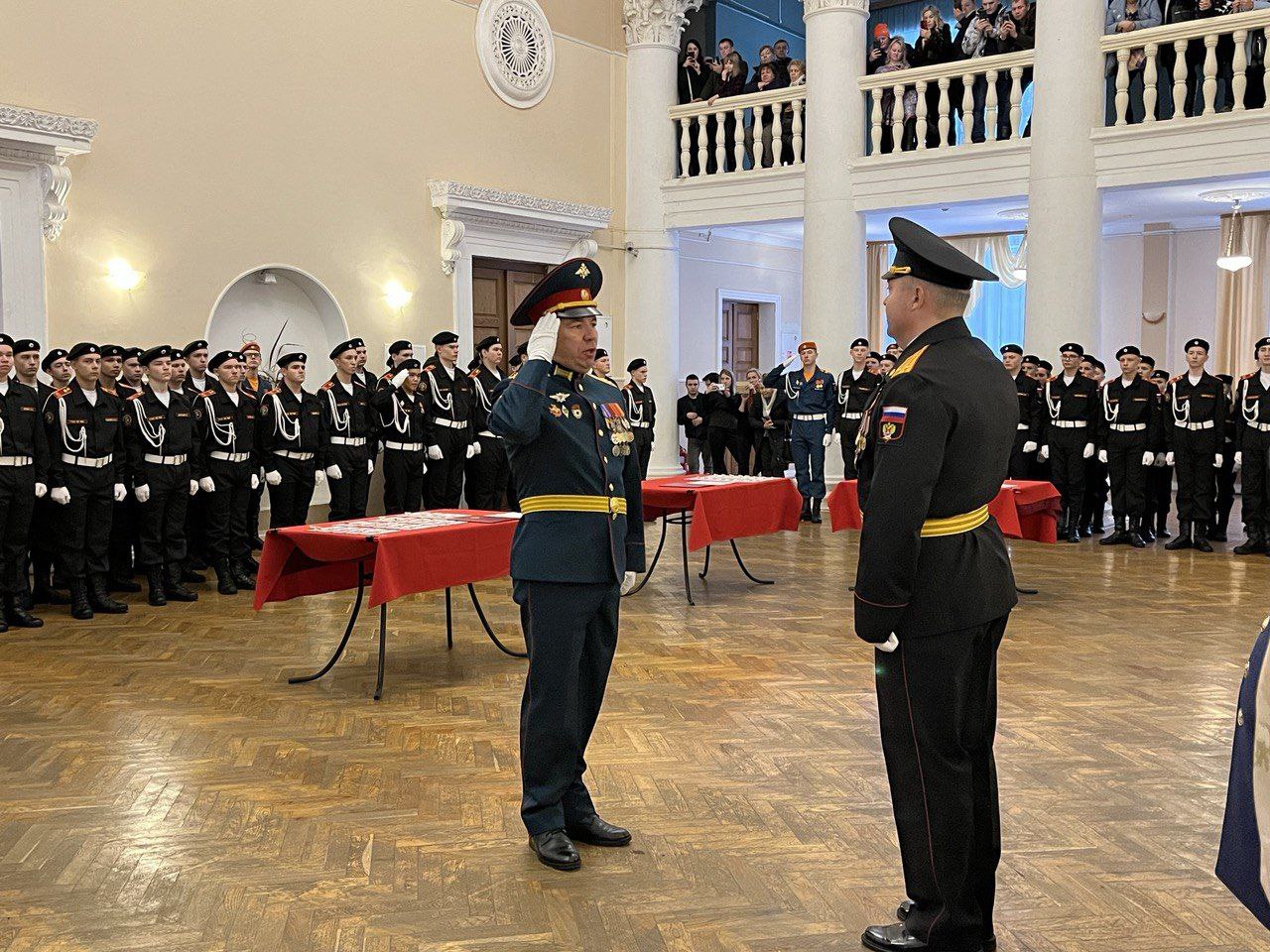 Более 180 первокурсников Ярославского кадетского колледжа дали клятву кадетов