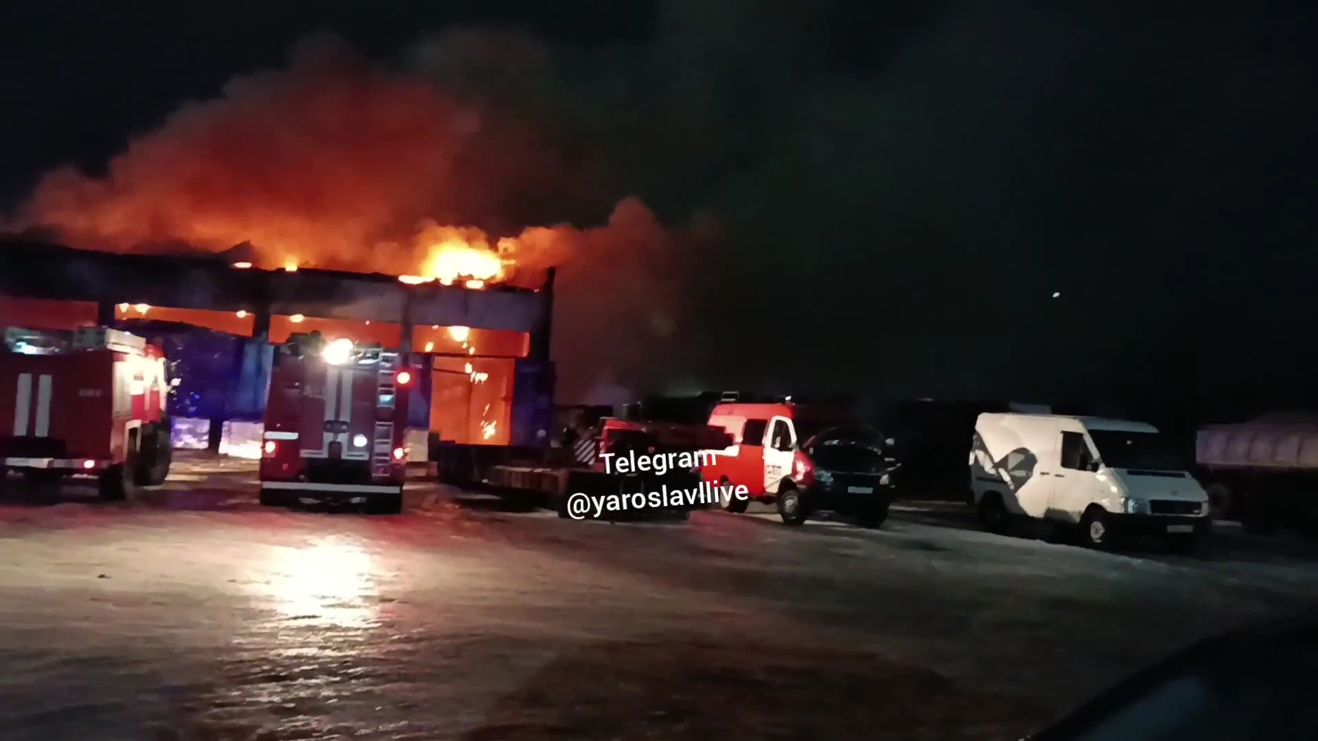 Пожар на складе в Ярославле тушили почти семь часов