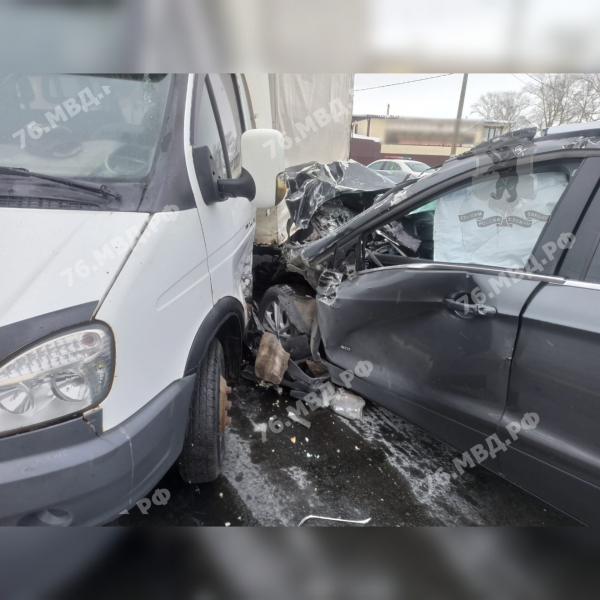 В Ярославской области в аварии на федеральной трассе пострадали два человека