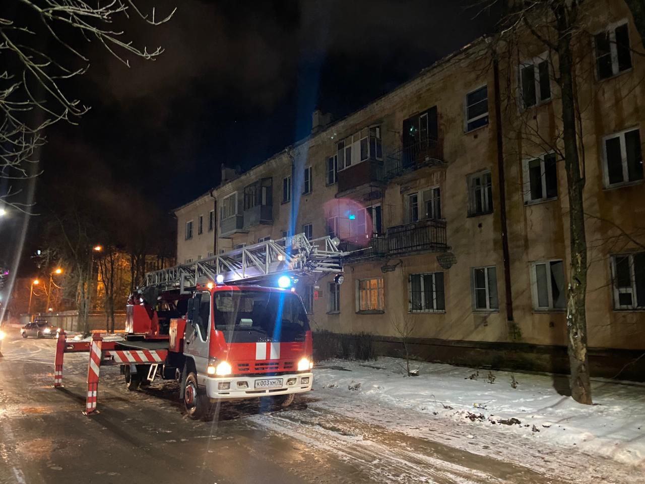 Пострадавший в результате взрыва газа в жилом доме в Ярославле находится в тяжелом состоянии