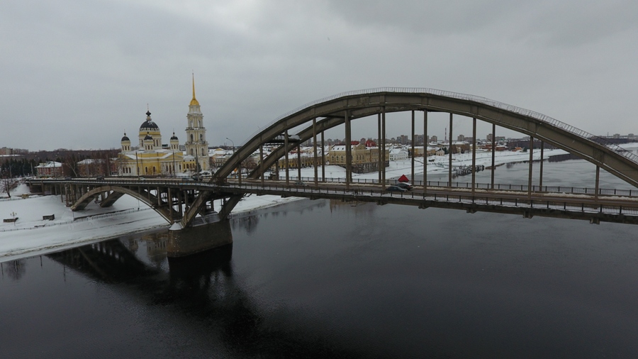 В Рыбинске подрядчик начал готовиться к ремонту моста через Волгу
