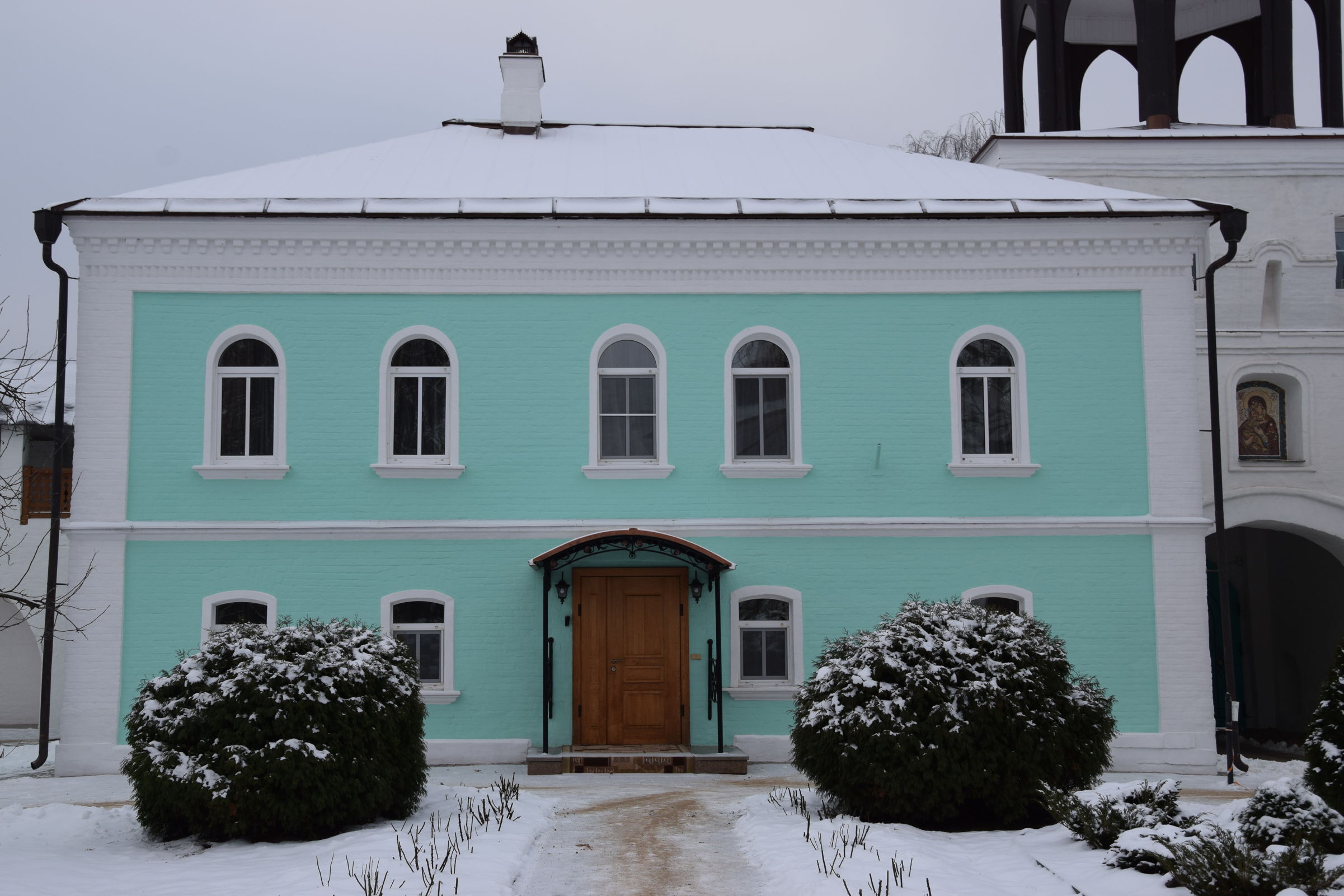 В Ярославле отремонтировали фасады зданий ансамбля Толгского монастыря