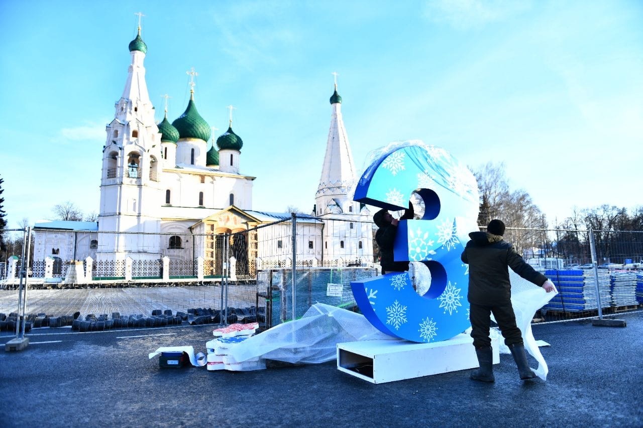 Советскую площадь в Ярославле начали украшать к Новому году