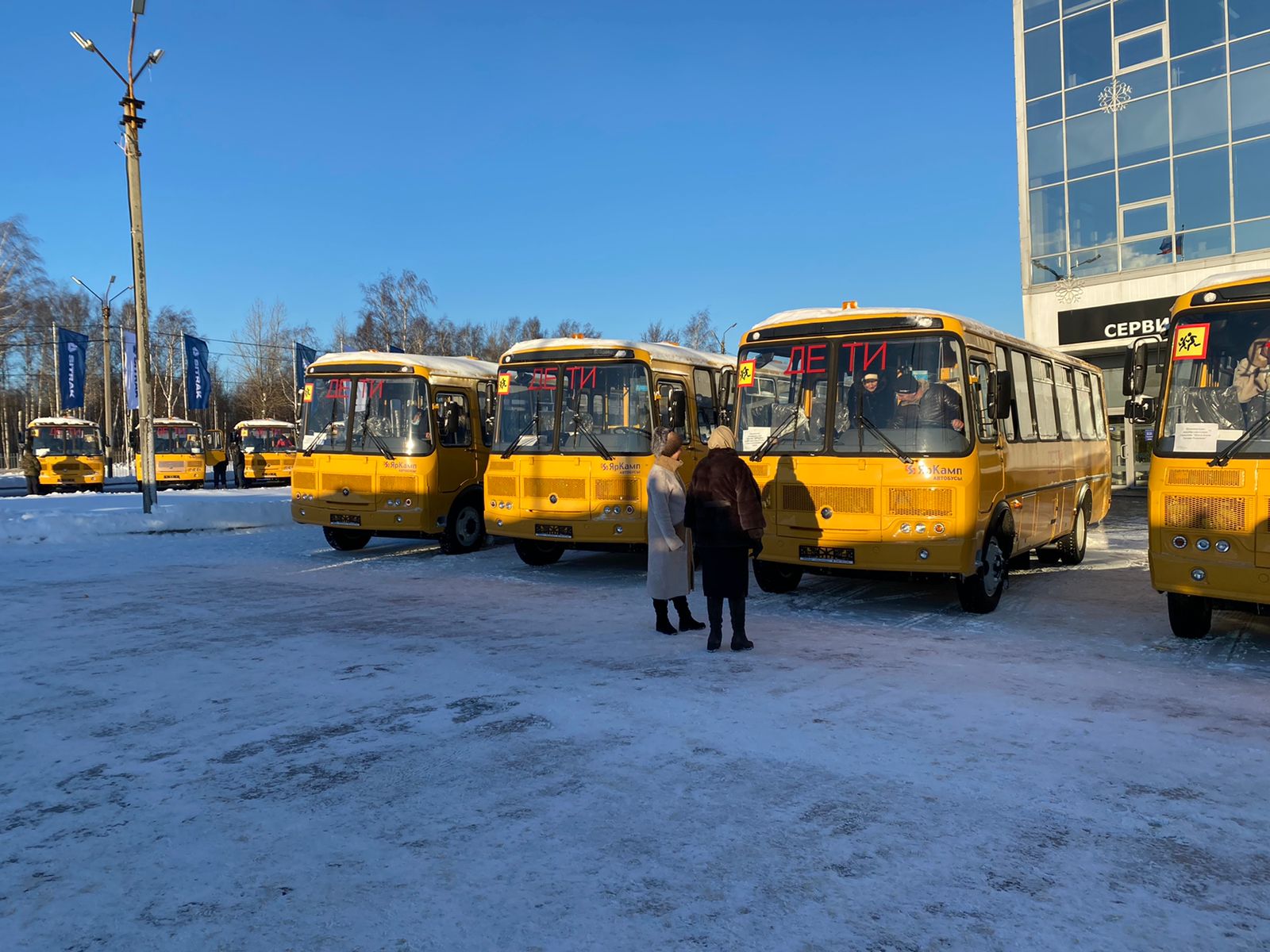 Михаил Евраев: более 50 новых современных школьных автобусов отправили в районы Ярославской области