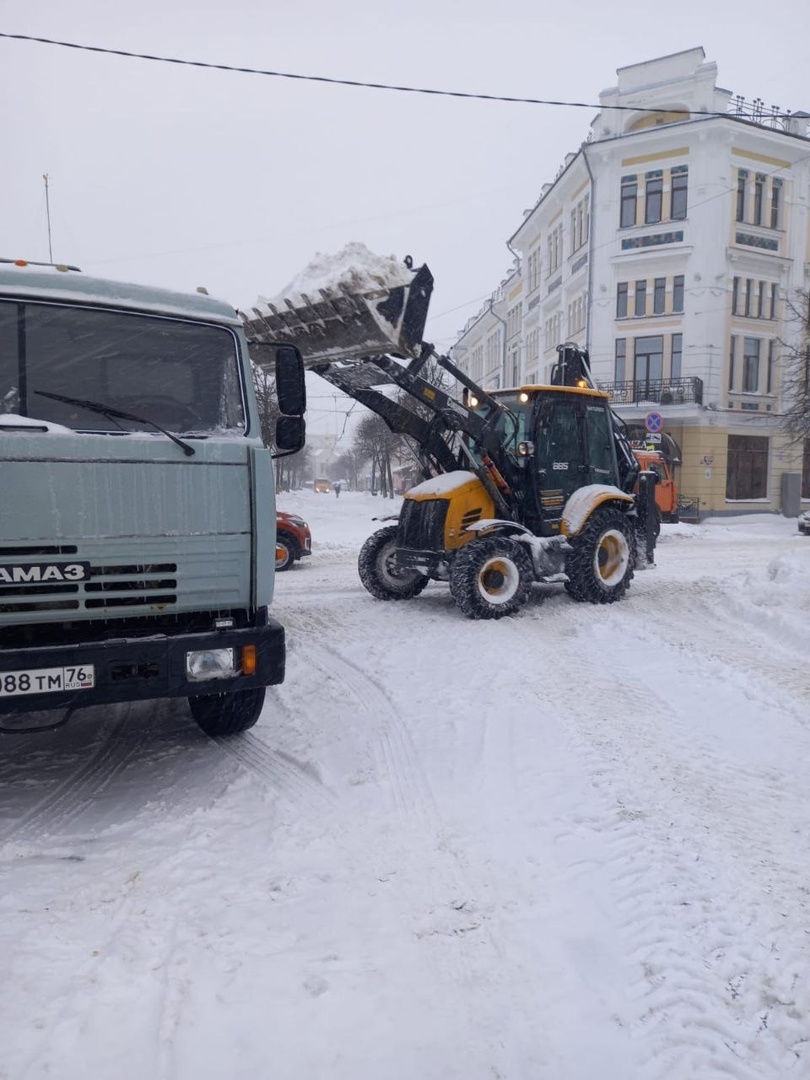 В Ярославле для уборки снега привлекли дополнительную технику