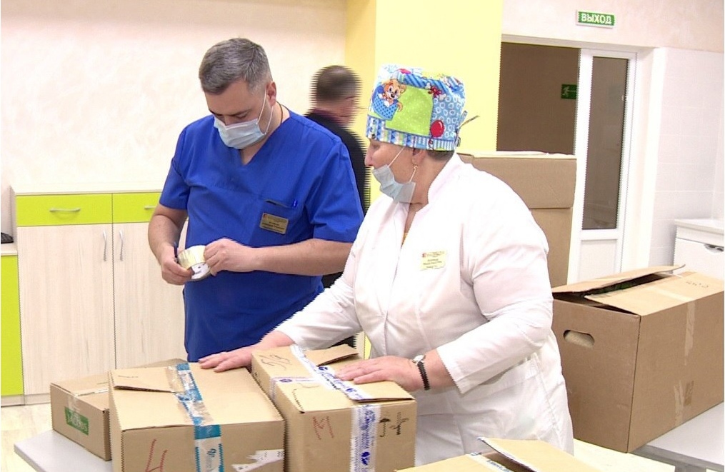 Сотрудники ярославской туберкулезной больницы вместе со своими юными пациентами подготовили подарки военным
