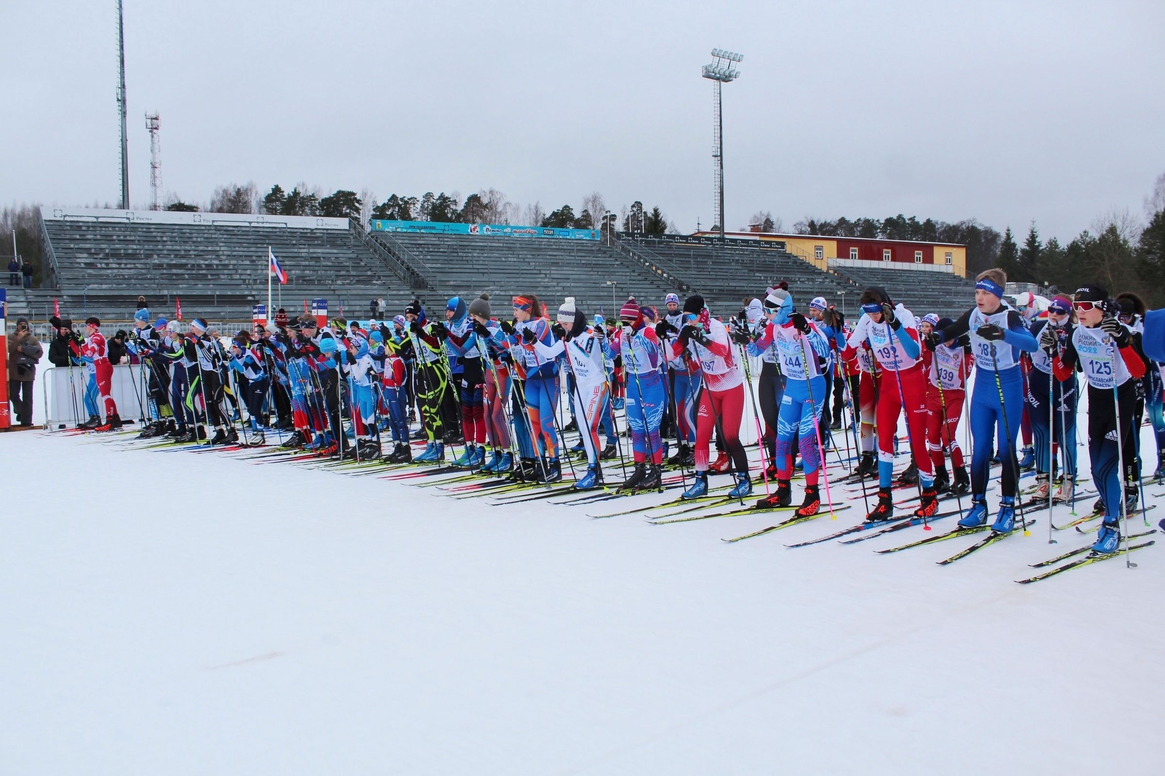 Любители спорта из Ярославской и Ивановской областей приняли участие в гонке «Лыжня России – 2022» в «Демино»
