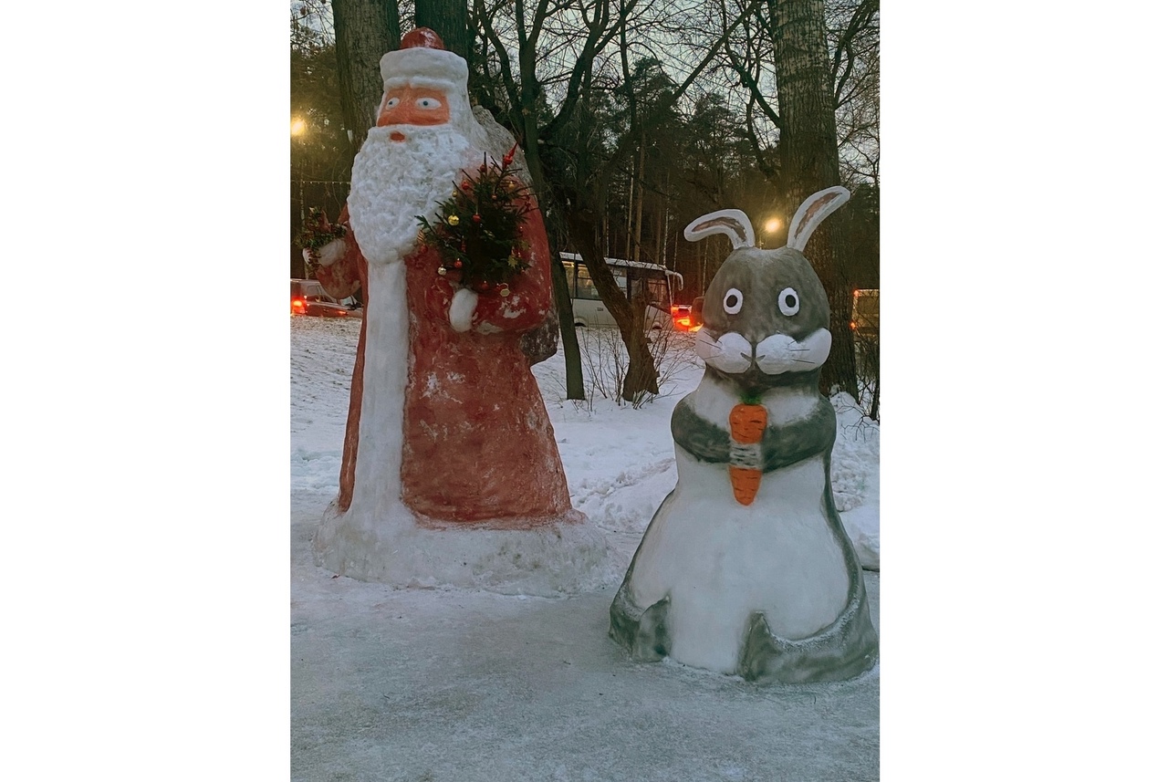 В Ярославле рядом со снежным Дедом Морозом появился Кролик