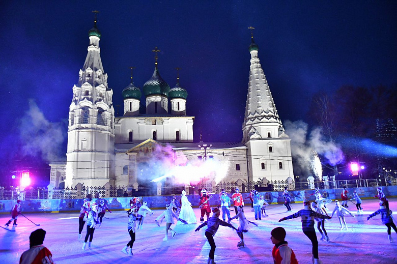 В Ярославле торжественно открыли каток на Советской площади