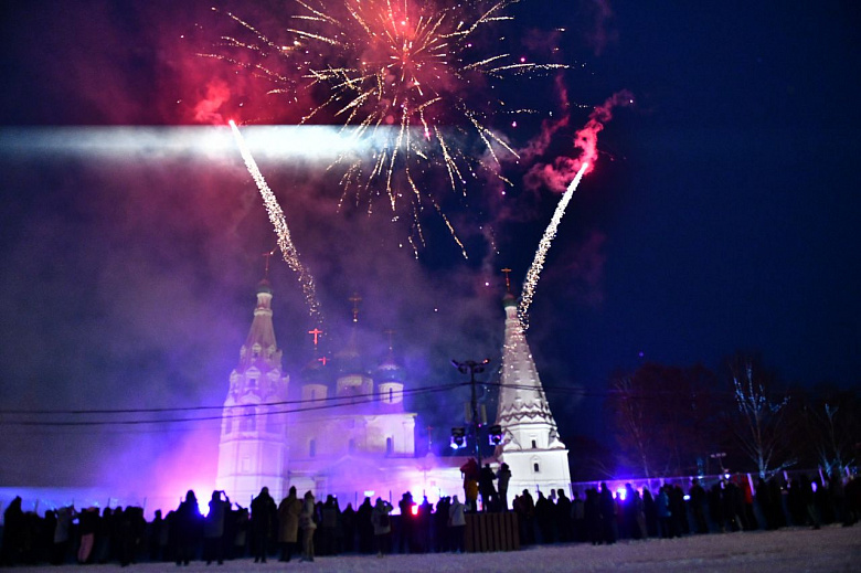 В Ярославле торжественно открыли каток на Советской площади