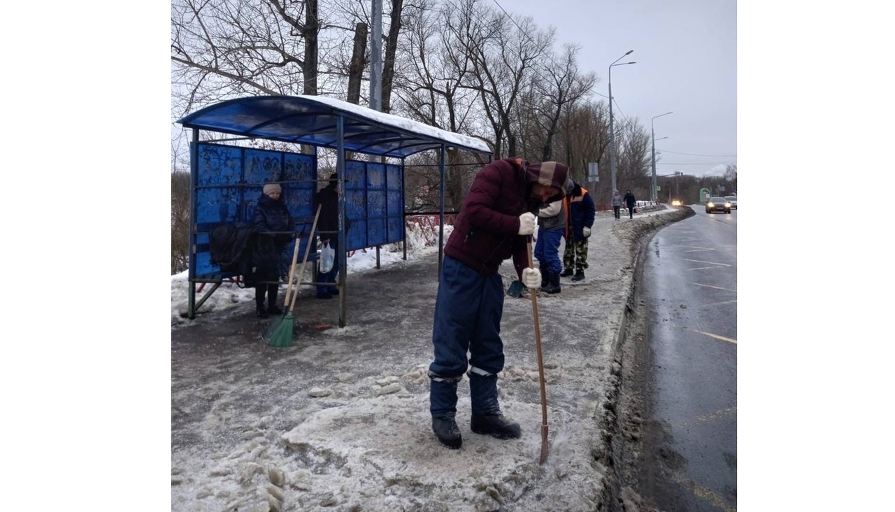 Мэр Ярославля поручил усилить обработку тротуаров от льда