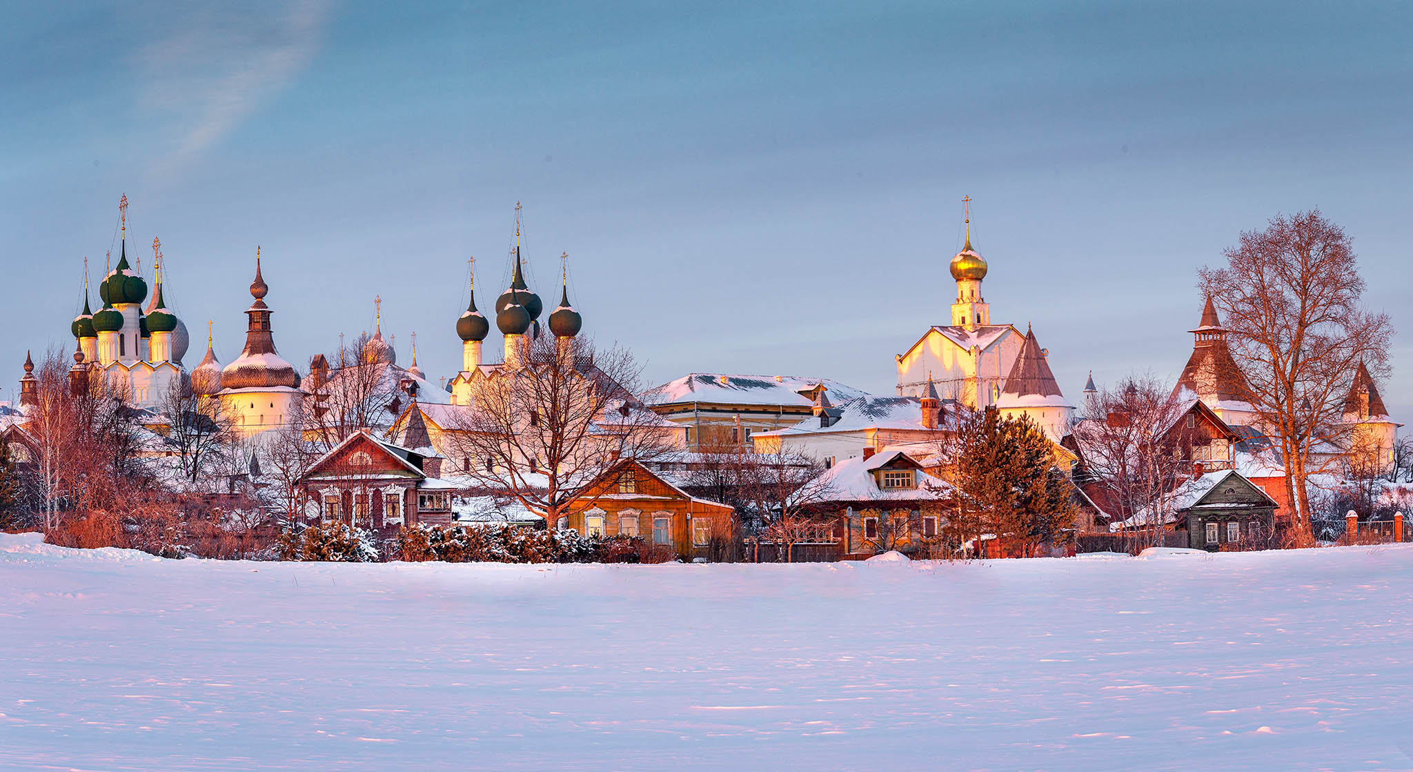 ​Озеро Неро в Ярославской области вошло в топ-10 популярных направлений для катания по озерному льду