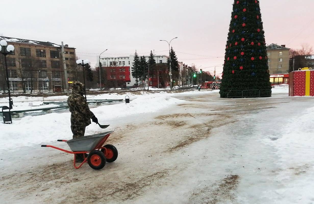 В Рыбинске вся спецтехника выехала на уборку улиц от снега