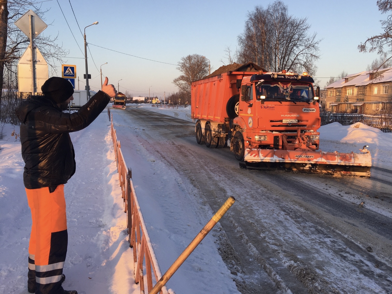 Уборка трасс в Ярославской области в новогодние праздники проходила в  штатном режиме | 09.01.2023 | Ярославль - БезФормата