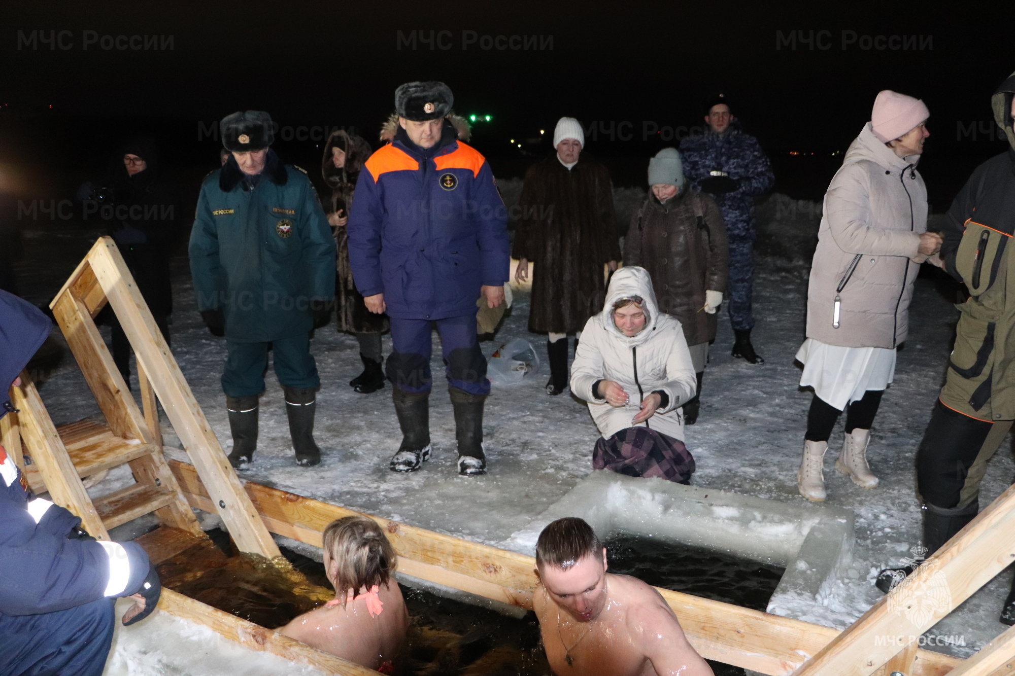 В Ярославской области обряд омовения в крещенскую ночь совершили более 2,8 тысячи человек