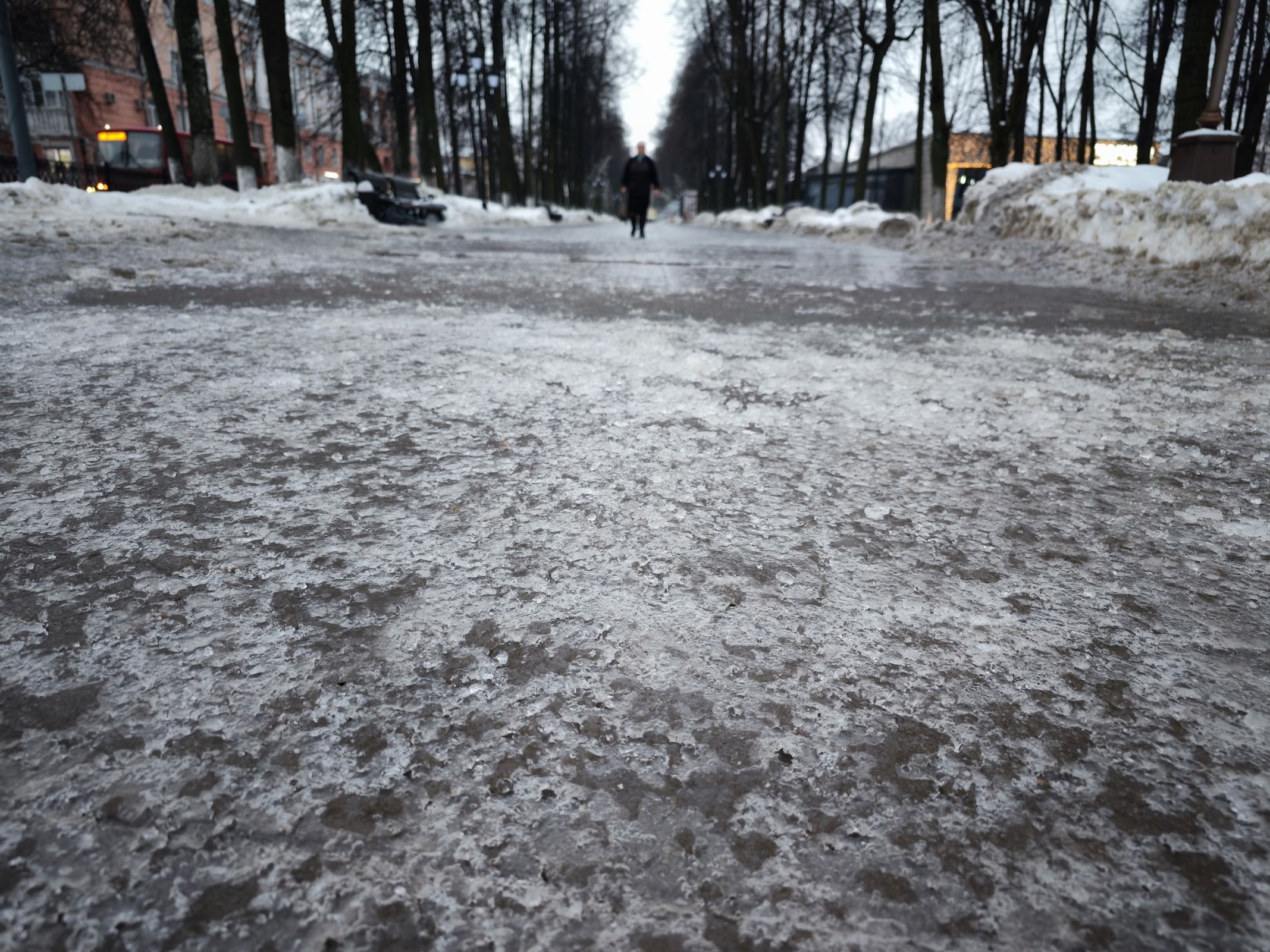 В Ярославле из-за гололедицы утром на дорогах образовались 9-балльные пробки