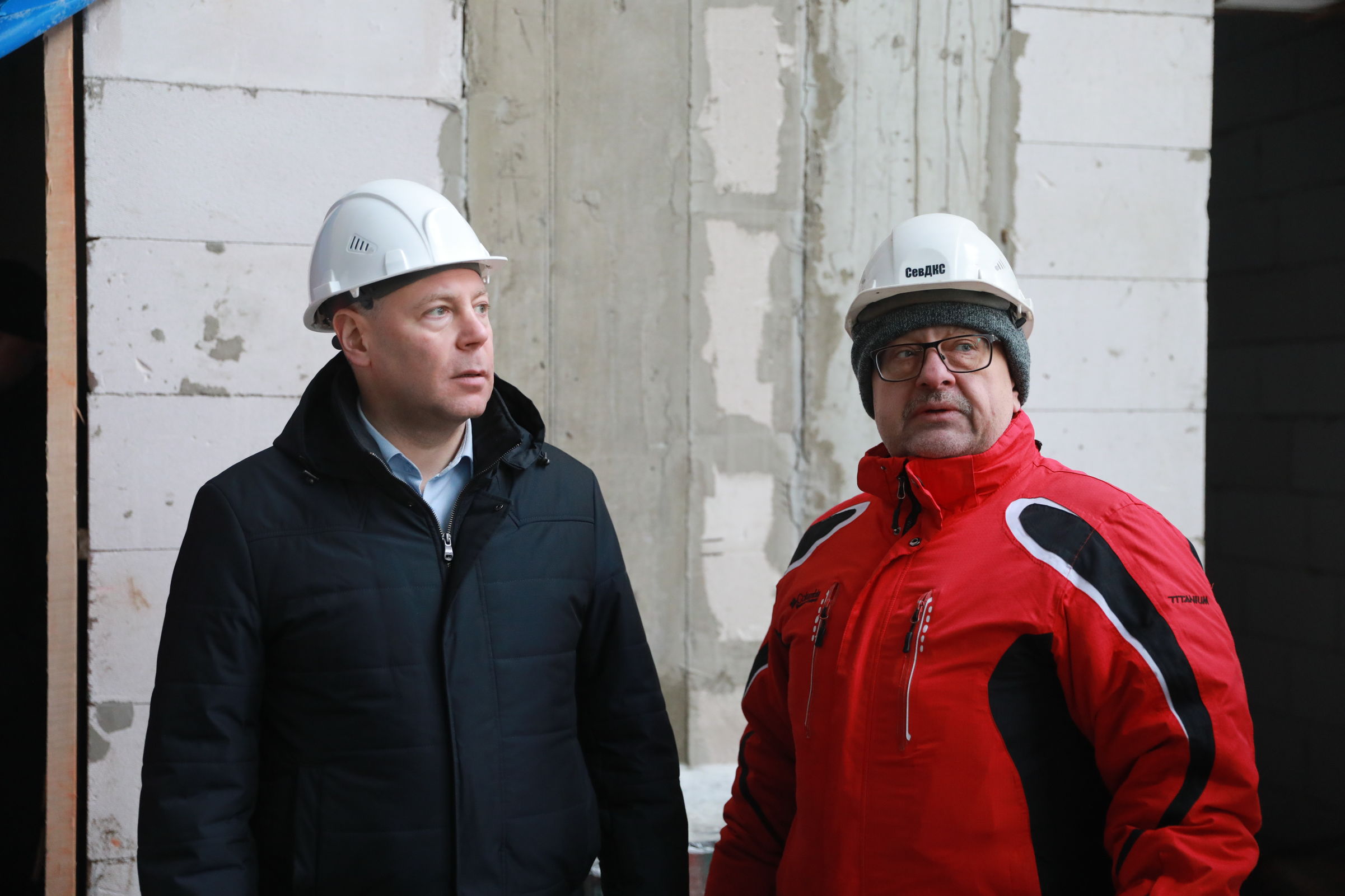 Михаил Евраев проинспектировал строительство новой школы в Ярославле