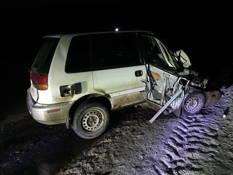 В результате ДТП с фурой на трассе в Ярославской области погиб водитель легковушки