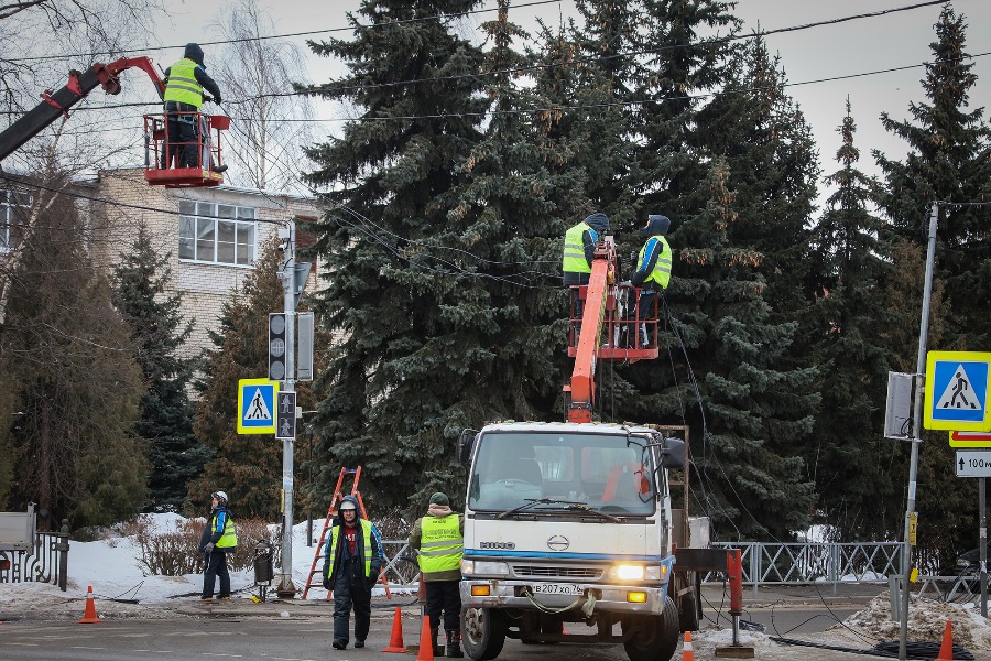 В Рыбинске перед началом ремонта моста через Волгу модернизируют светофоры