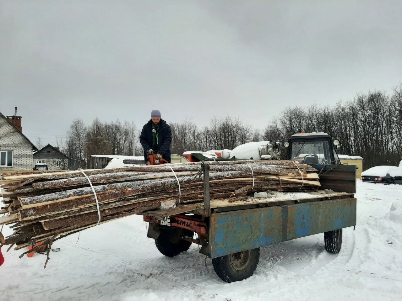 Семьям мобилизованных жителей Ярославской области помогают с дровами