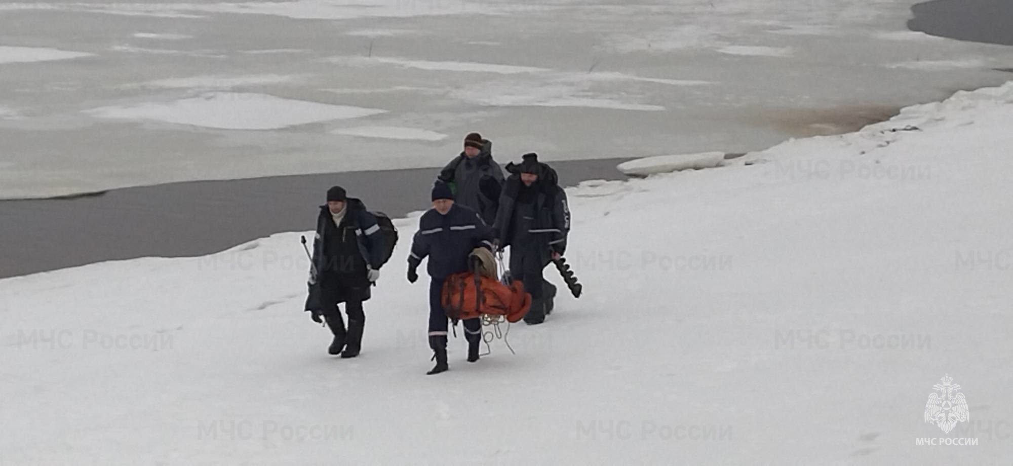В Рыбинске спасли со льдины пятерых рыбаков