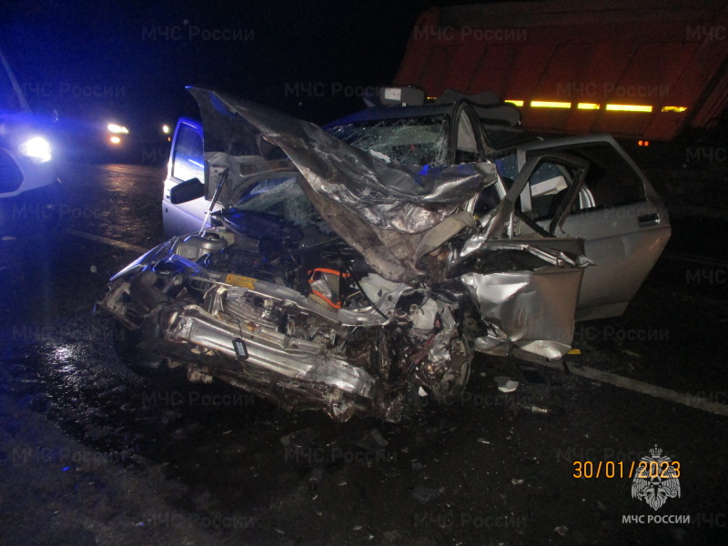 В результате столкновения автомобилей на трассе М8 в Ярославской области пострадали оба водителя