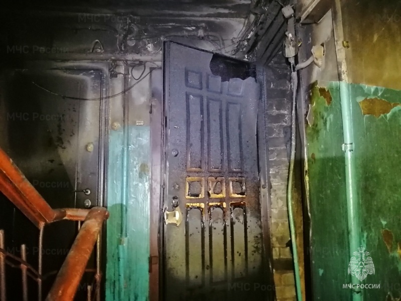В Рыбинске при пожаре в многоквартирном доме заживо сгорели двое мужчин