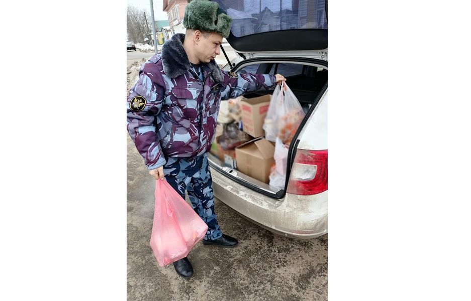 Сотрудники исправительной колонии Ярославской области передали гуманитарную помощь для участников СВО