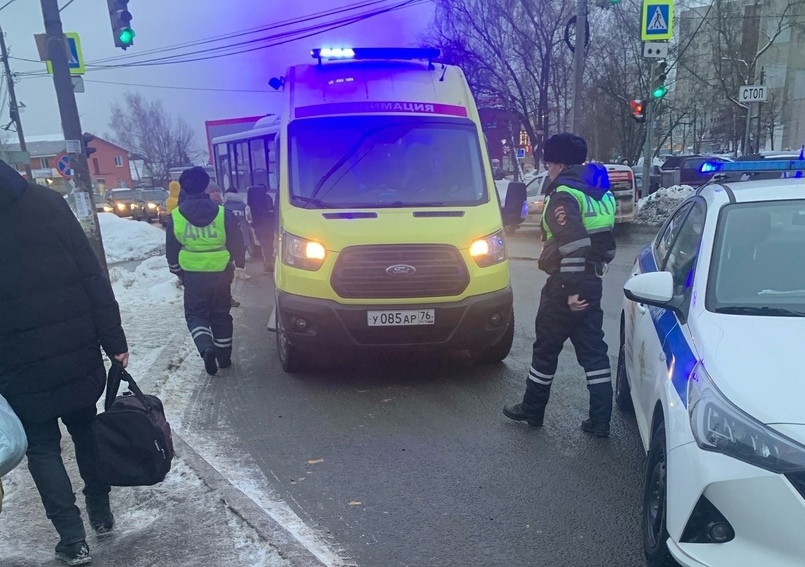 На пешеходном переходе в Ярославле автобус сбил мальчика