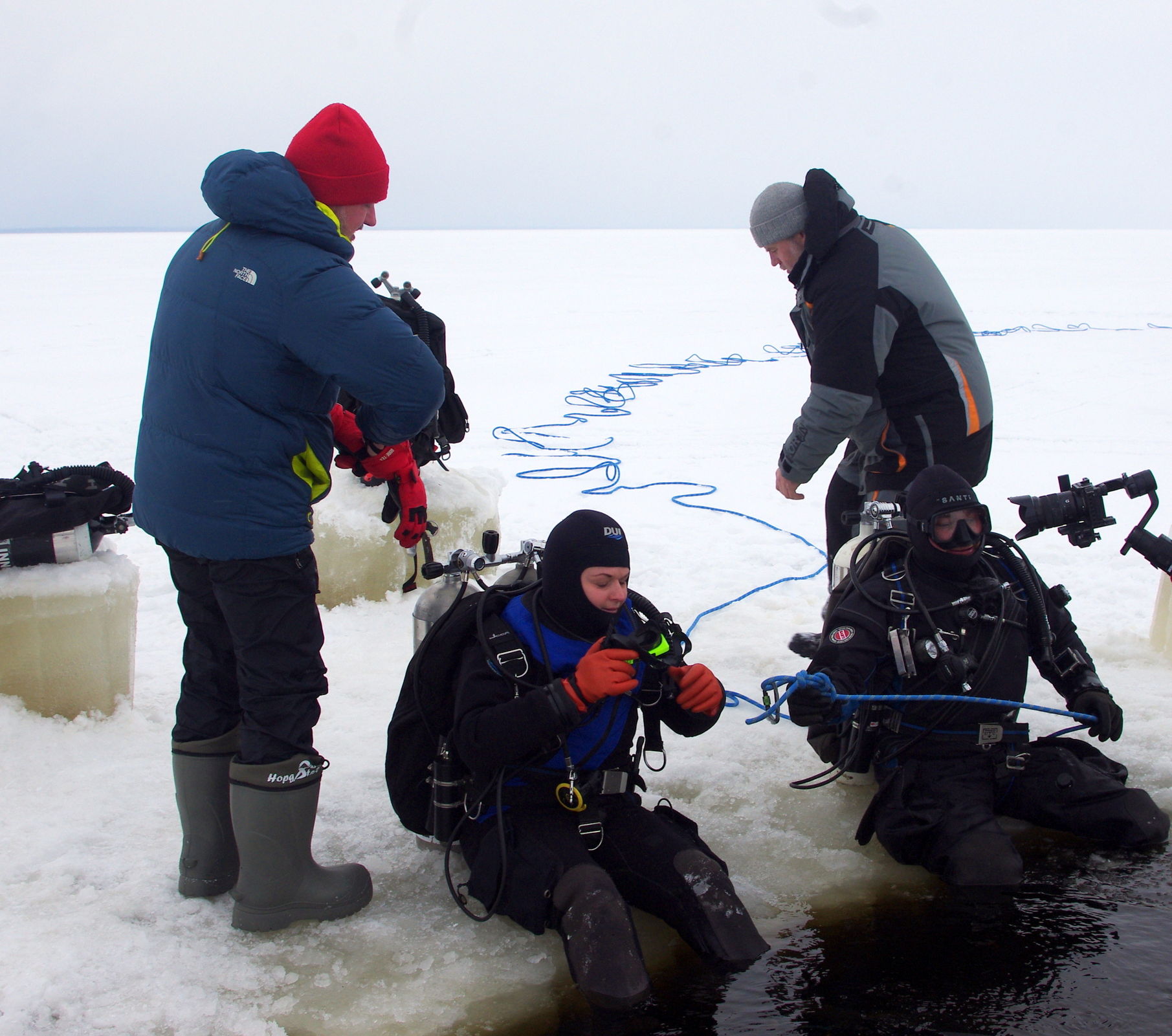 Выход на лед на рыбинском водохранилище. Изучение Арктики. Проект Арктика. Ледяные поля Арктики. Рыбинское водохранилище Ярославль.