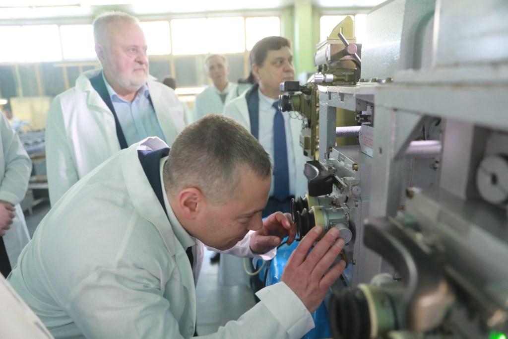 Михаил Евраев посетил РОМЗ: на предприятии увеличат штат сотрудников в связи с ростом объема оборонных заказов