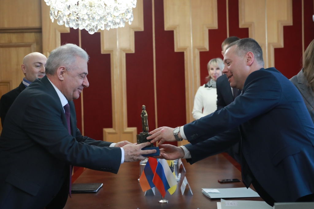 Михаил Евраев повстречался с главой посольства Республики Армении в России