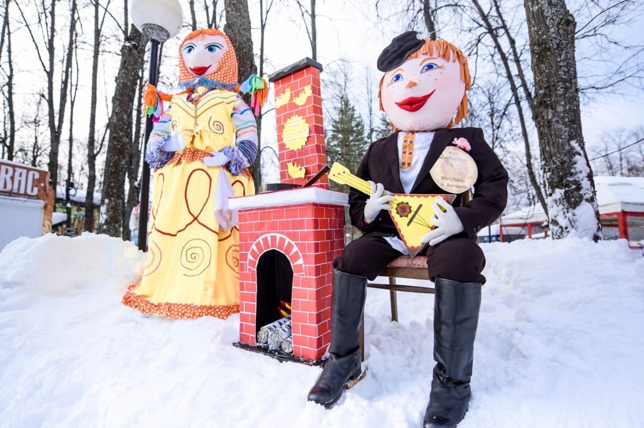 В Ярославле на Даманском острове выставили кукол – участников масленичного конкурса