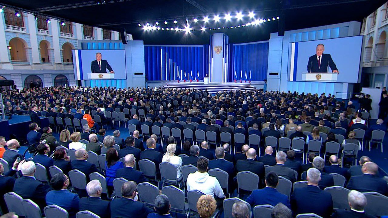 Выделил для себя направления внутренней и внешней политики: Михаил Евраев высказался по поводу послания Президента России