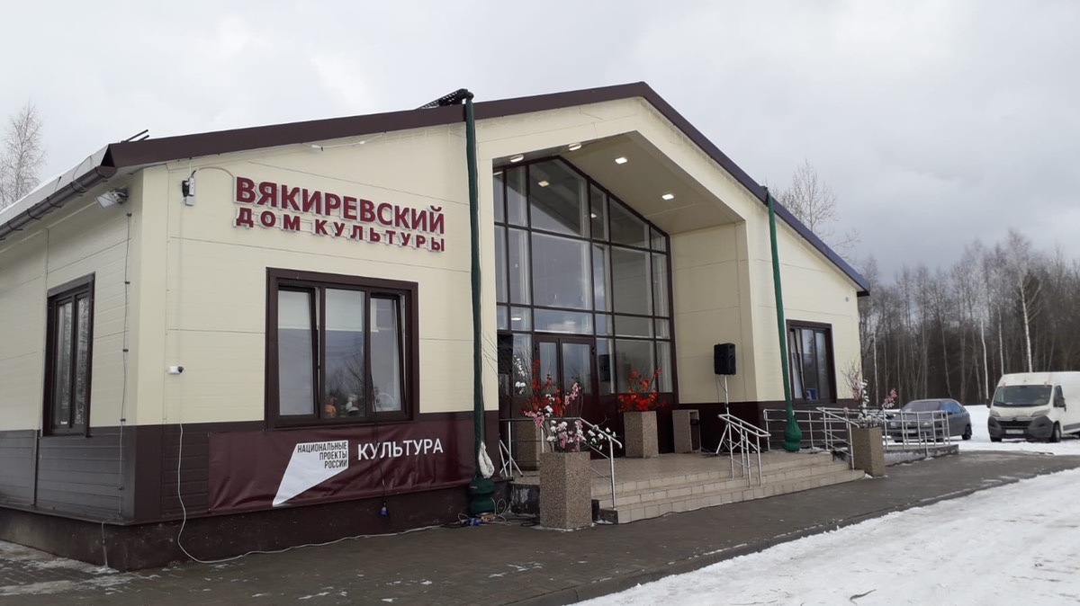 Зрительный зал, современная техника и гримерка: в Ярославской области открыли новый Дом культуры