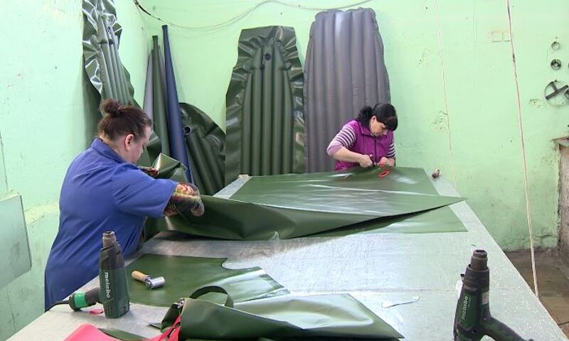 Ярославское предприятие изготовило для бойцов пехотного полка мешки для воды