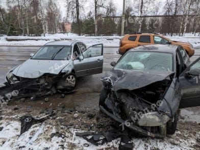 В результате ДТП в Рыбинске пострадали водители автомобилей
