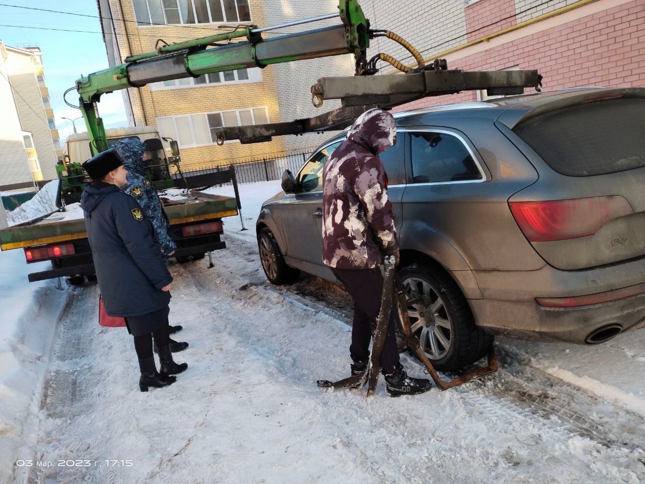 Судебные приставы арестовали иномарку ярославца за множество долгов, превысивших 3 миллиона рублей