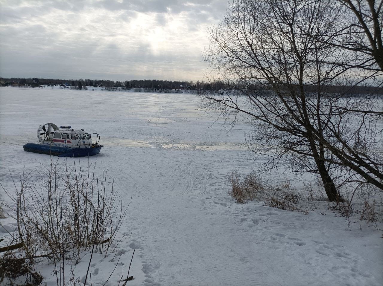 В Ярославской области пять человек провалились под лед: один погиб, троих ищут