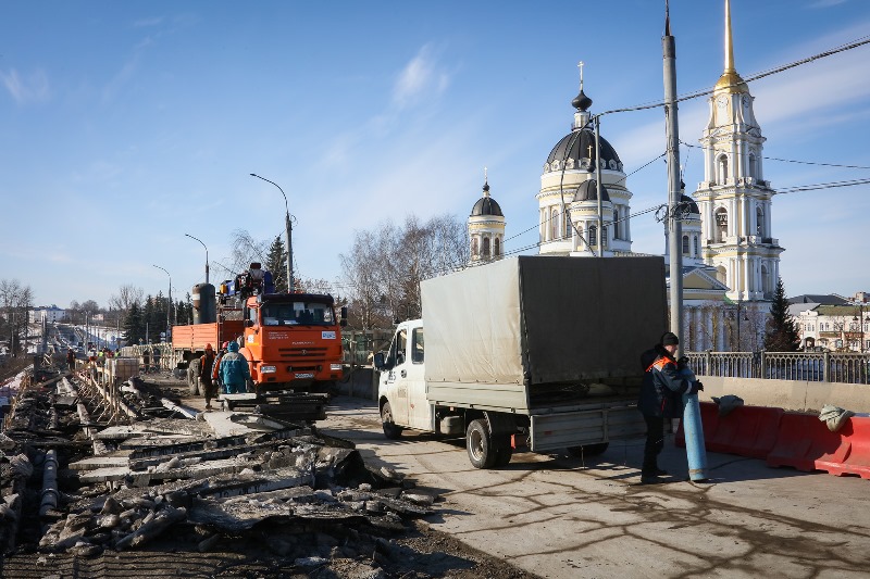 В Рыбинске на мосту через Волгу начинают демонтировать пролетные балки