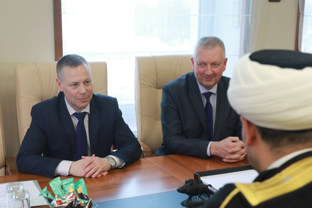 Губернатор Михаил Евраев провел встречу с первым заместителем председателя Духовного управления мусульман РФ