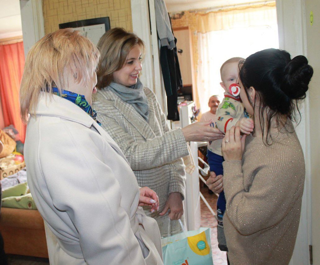 В Ярославской области руководитель регионального отделения Союза женщин России пришла с помощью к семьям участников СВО